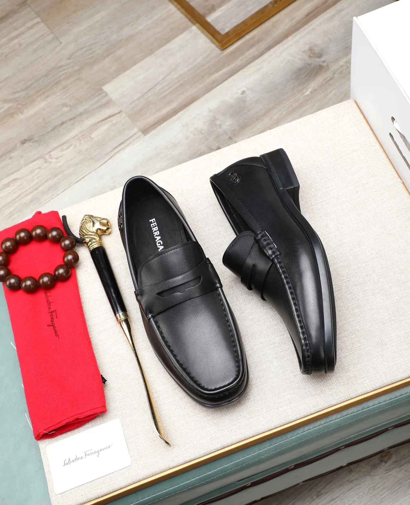 Men's clothing and shoes 💰700📛📛High-end goods! Salvatore Ferragamo is the world's top luxury footwear brand. It comes from Italy, the kingdom of fashion. It is famous all over the world for its traditional handmade design and novel styles... 🚶🏻🚶🏻 Top-quality suit shoes are sold simultaneously at the counter. This style is purely handmade. The fabric is imported Italian calfskin➕soft water-dyed cowhide lining. Specially available with original deep rubber outsole🌀🌀Size: 38➖44